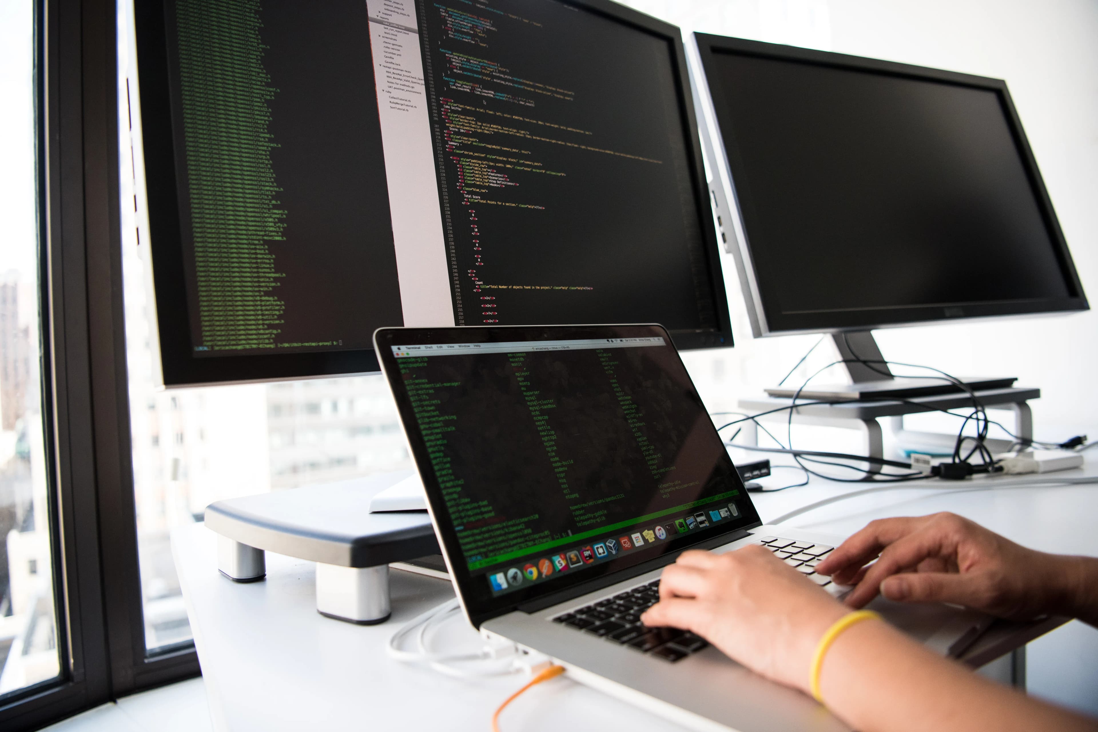 Prompt Engineering Fundamentals: Structured Outputs, Few-Shot Learning, and Reasoning Patterns
