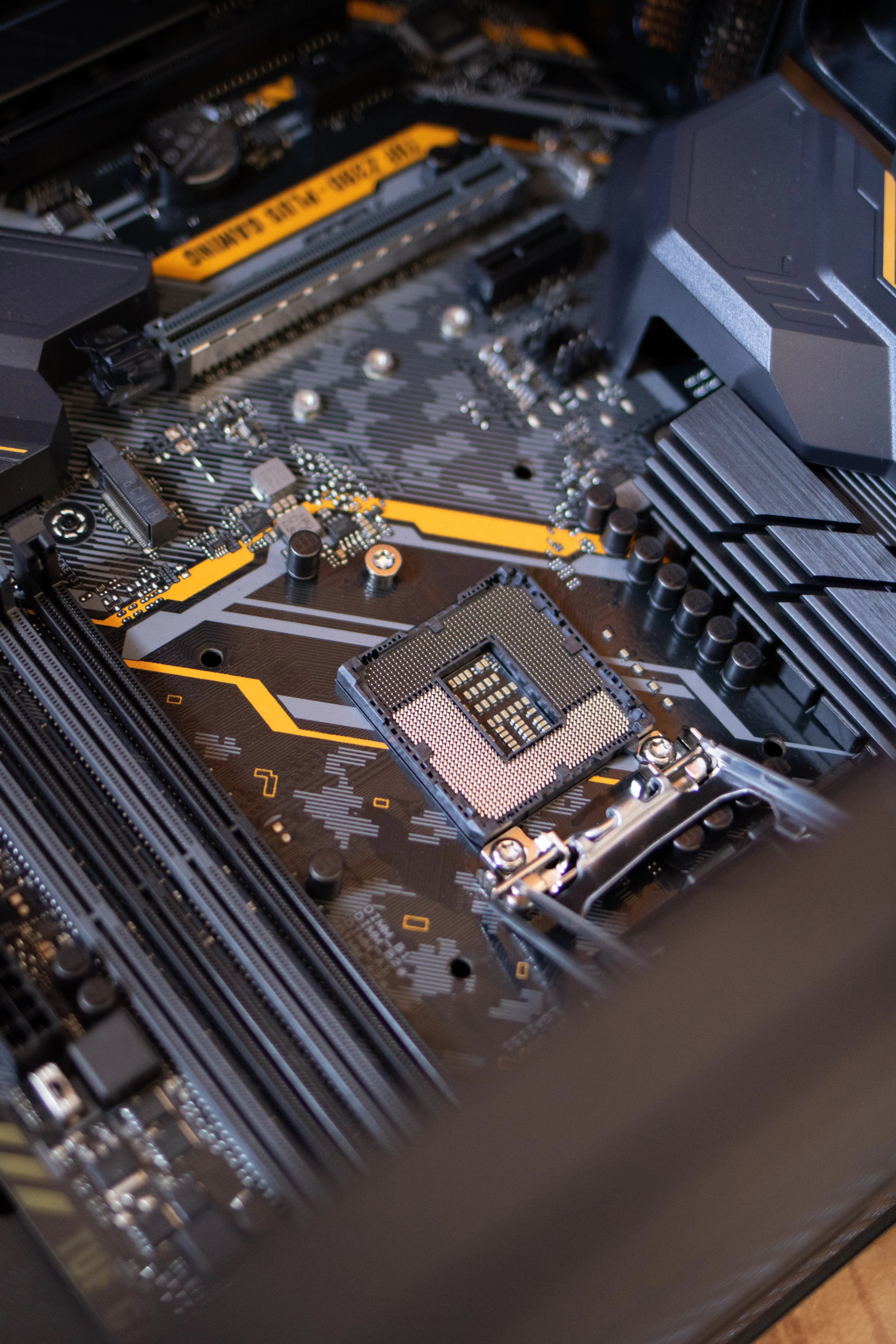 Contiguous Memory & Dynamic Arrays: Why CPU Cache Locality Beats Theoretical Asymptotics